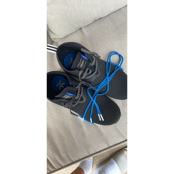 Athletic_Shoes